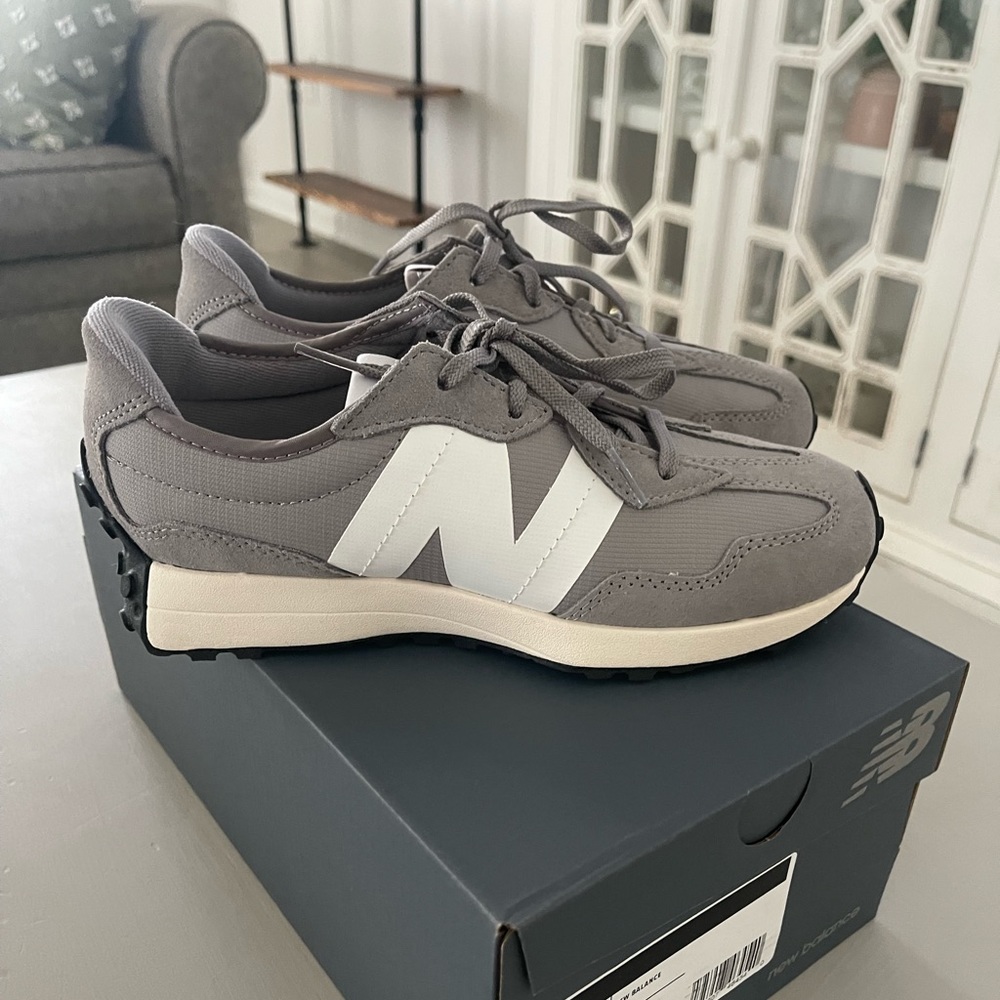 New Balance 327